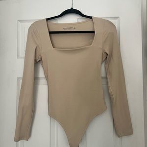 Long-Sleeve Cotton Seamless Fabric Squareneck Bodysuit